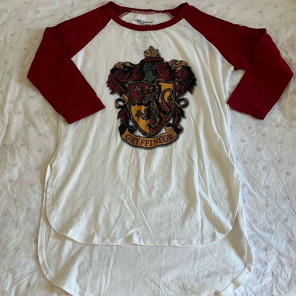 Wizarding World of Harry Potter World Women’s XS Gryffindor Tee Shirt
